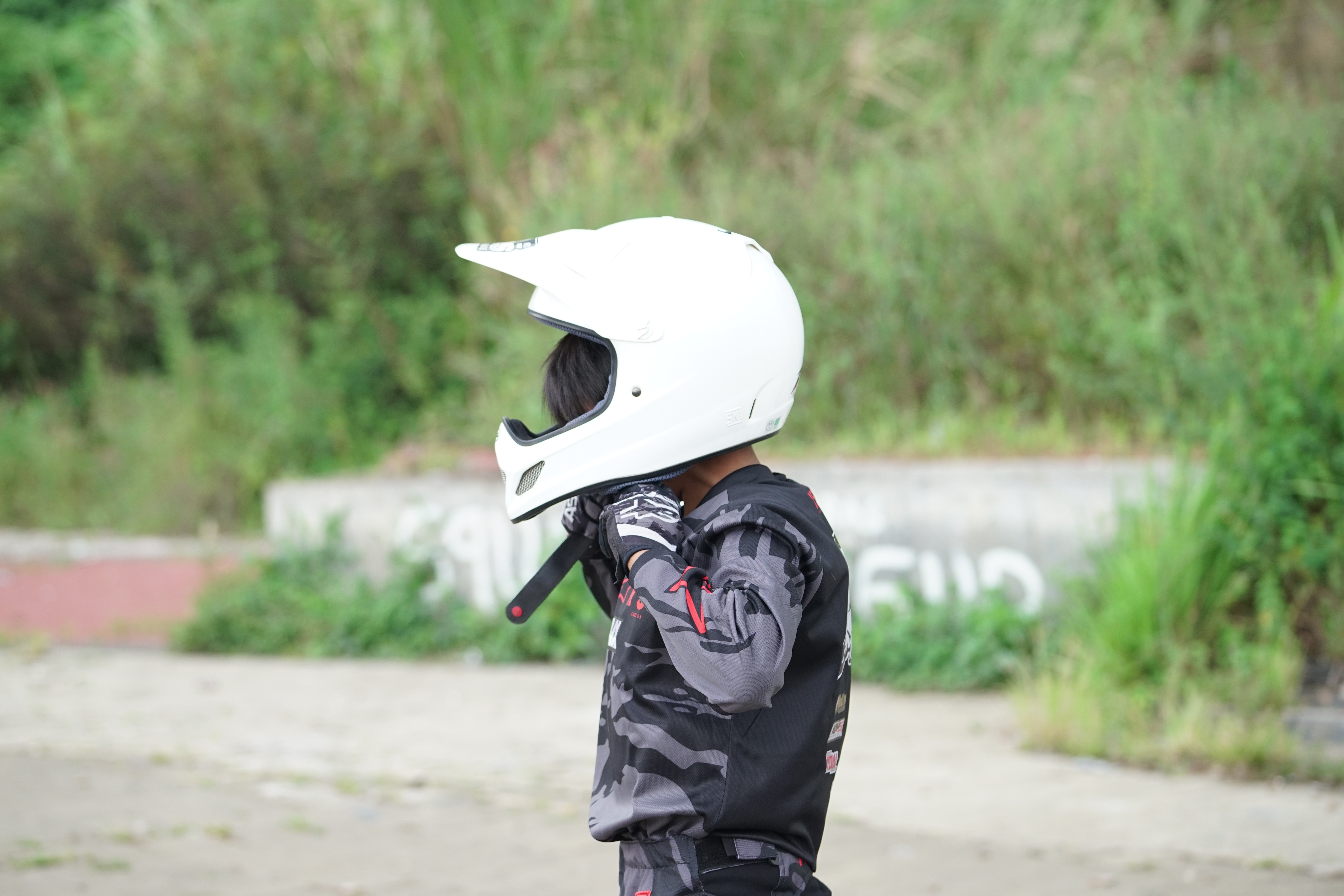 Anak Gemar Berkompetisi Balap Wajib Perhatikan Helmet yang Sesuai dan Berkualitas