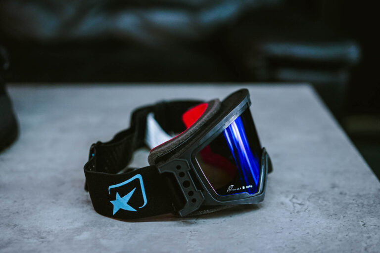 Begini Kualitas Teknologi Kacamata Goggles Idola Pebalap Pro dan Maniak Dirtbike