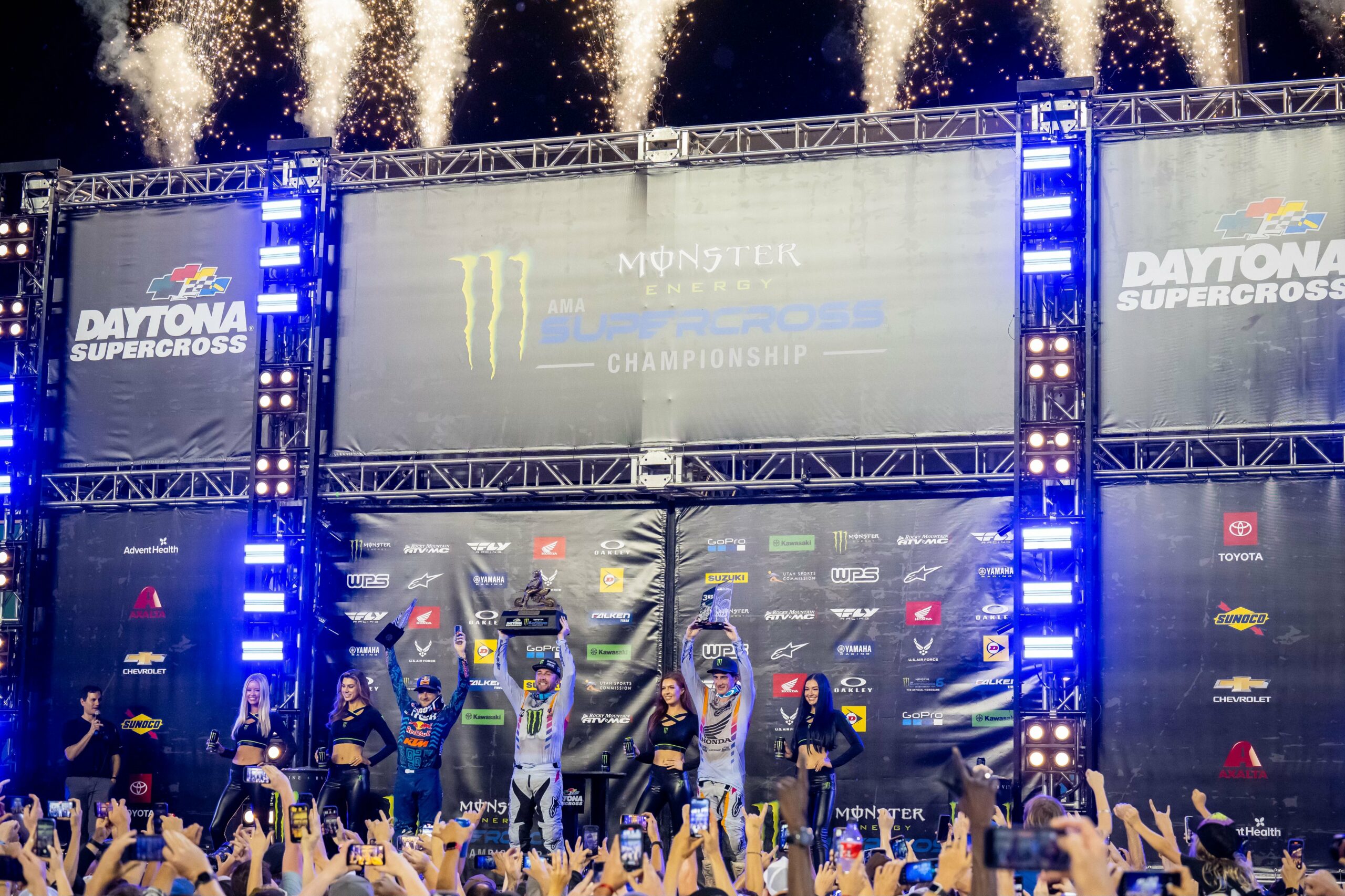 Eli Tomac Catatkan Rekor Kemenangan Ketujuhnya di Daytona dengan Monster Energy Yamaha Star Racing