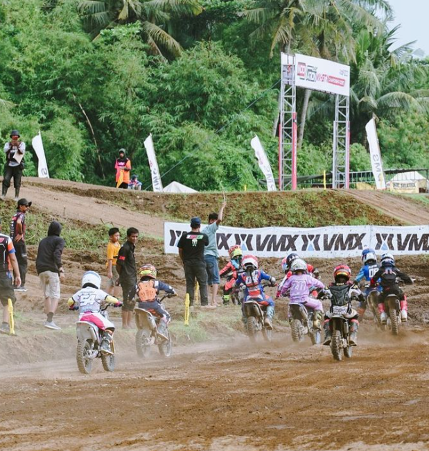 Setelah Lebaran Langsung Ngegas, Ikuti Event Halal Bihalal Super Grasstrack Motocross Championship Open 2023