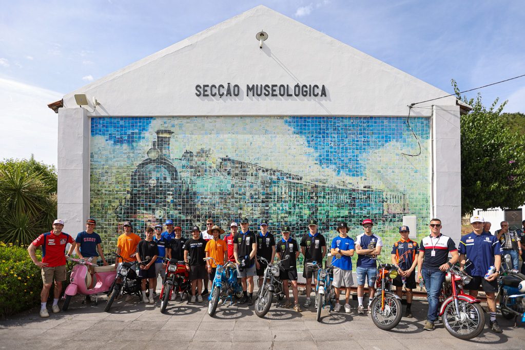 Seru Banget! Para Pembalap MXGP Portugal Berwisata Sejarah ke Museum Lokal di Agueda