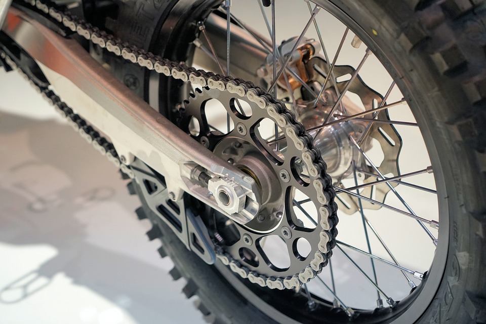Tak Hanya Menggerakan Motor, Kenali 4 Fungsi Penting Rantai pada Motor ...