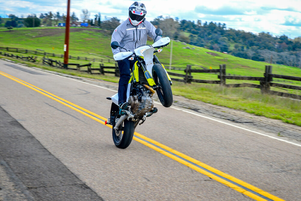 Balap dengan Aman, Ini Perbedaan Safety Gear Motocross dan Supermoto yang Wajib Diketahui