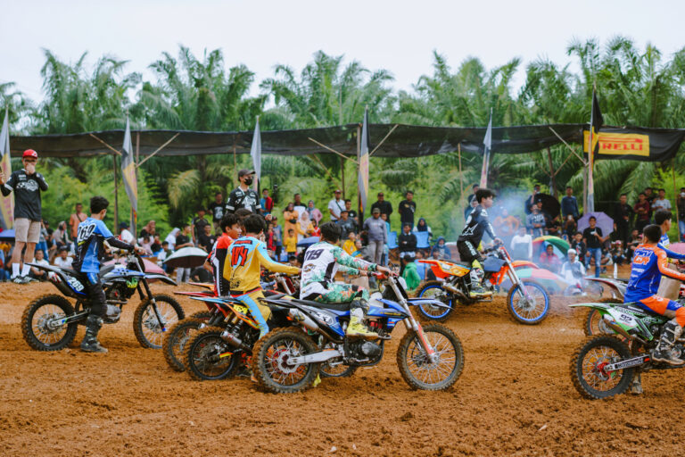 Ada Hadiah Sepeda Motor di Kejuaraan Grasstrack Sumatera Open 2023, Siap Boyong?