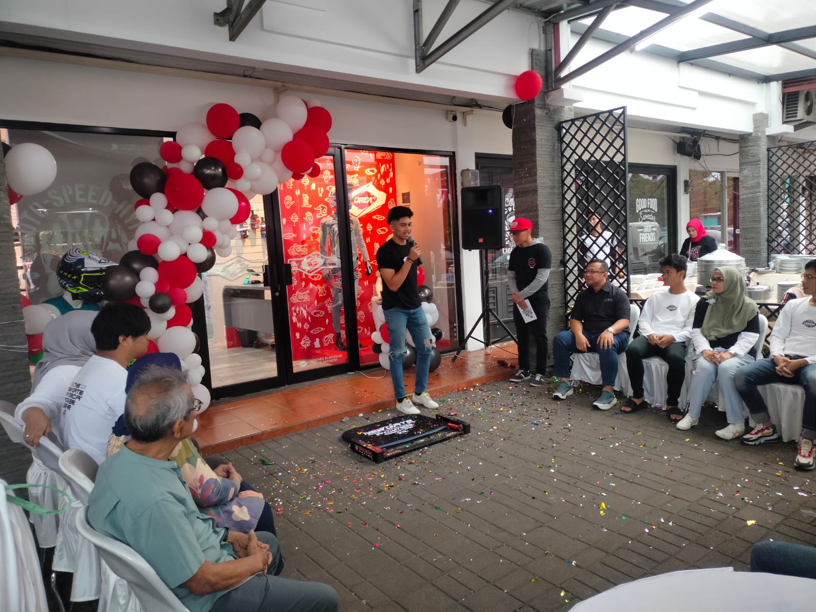 Orca PowerGear Resmi Membuka Toko Pertamanya di Bandung, Pembalap Diva Ismayana Turut Hadir