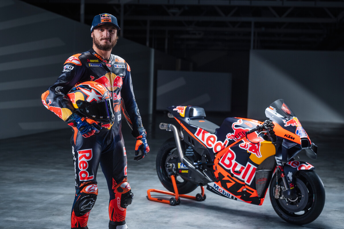 Jack Miller Reuni dengan Lintasan Tanah Sambil Mengolah Kemampuan Teknik Para Pembalap Muda KTM