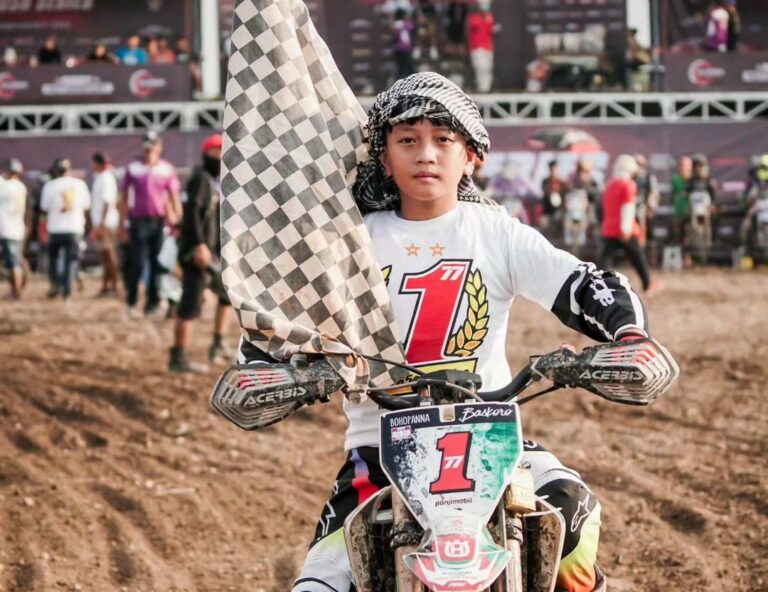 Anindya Baskoro Setiawan Tutup Musim Kompetisi 2023 dengan Sempurna, Rebut Mahkota Juara Umum Seri MX 65cc Novice Cleosa Series