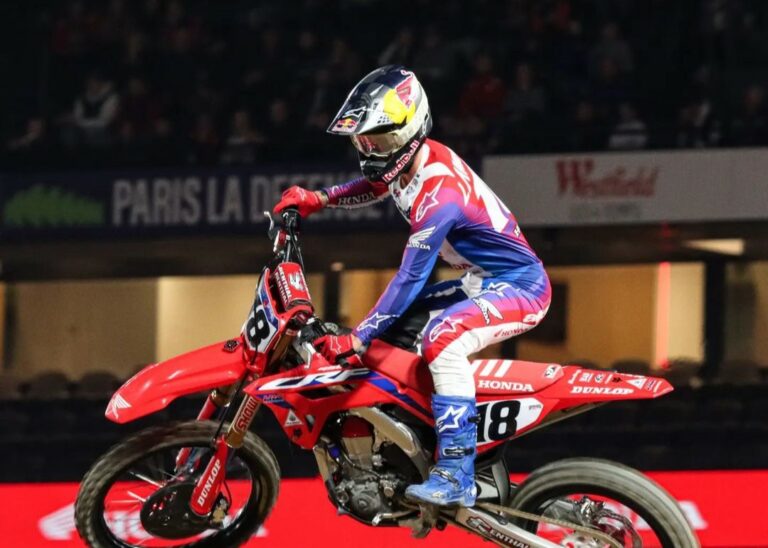 Jett Lawrence Jadi Raja Paris Supercross setelah Mendominasi Hari Pertama dan Tampil Elegan Saat Hari Kedua