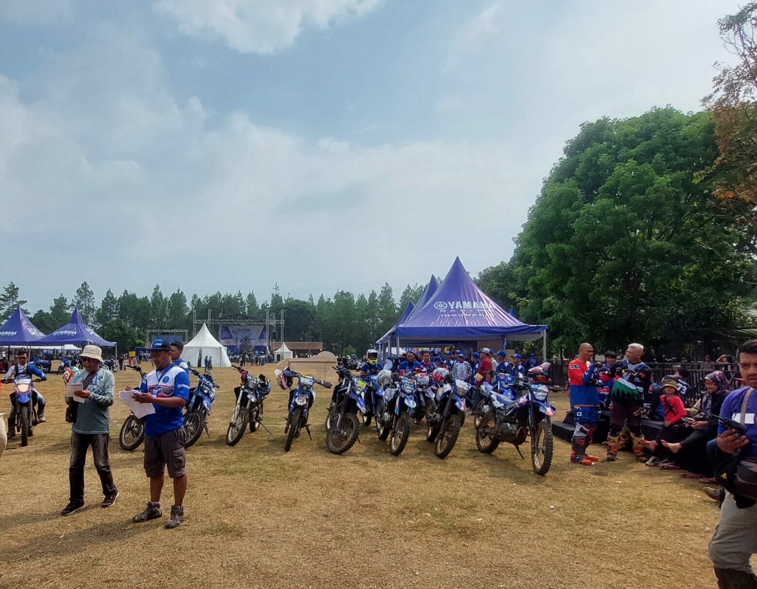 Motor Yamaha WR155R Unjuk Keunggulan di Trek Seri 3 Shell bLU cRU Yamaha Enduro Challenge di Bandung