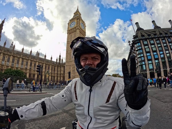 Inilah Manusia Pertama yang Naik Motor Adventure Listrik dari Jakarta ke London, Dia Pengusaha Slovakia yang Menetap di Indonesia