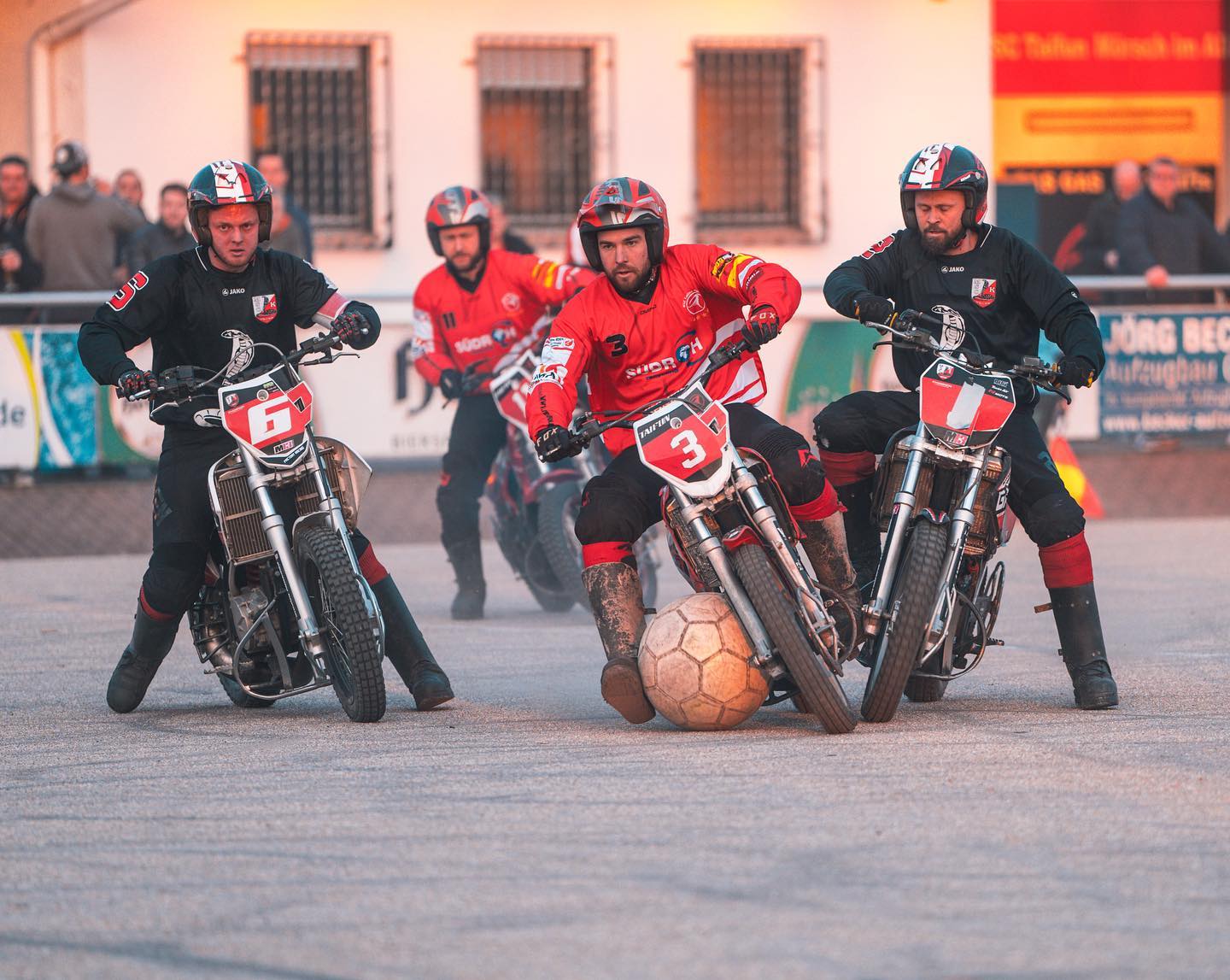 Unik! Ternyata Ada Olahraga Seperti Sepak Bola, tapi Pakai Motor Trail