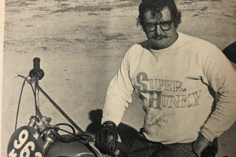 Mengenal Rick “Super-Hunkey” Sieman, Jurnalis Berpengaruh yang Dikenal dalam Olahraga Motor Off-Road Amerika