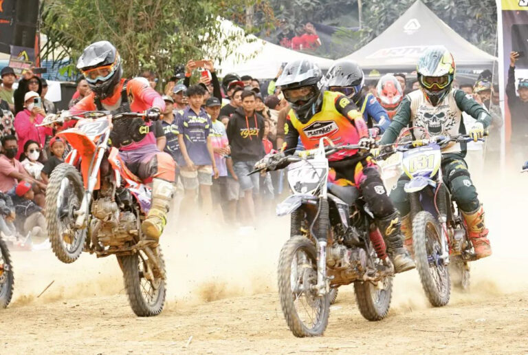 Gajah Perkasa Grasstrack Motocross 2024: Ajang Adu Nyali di Sirkuit Menantang!