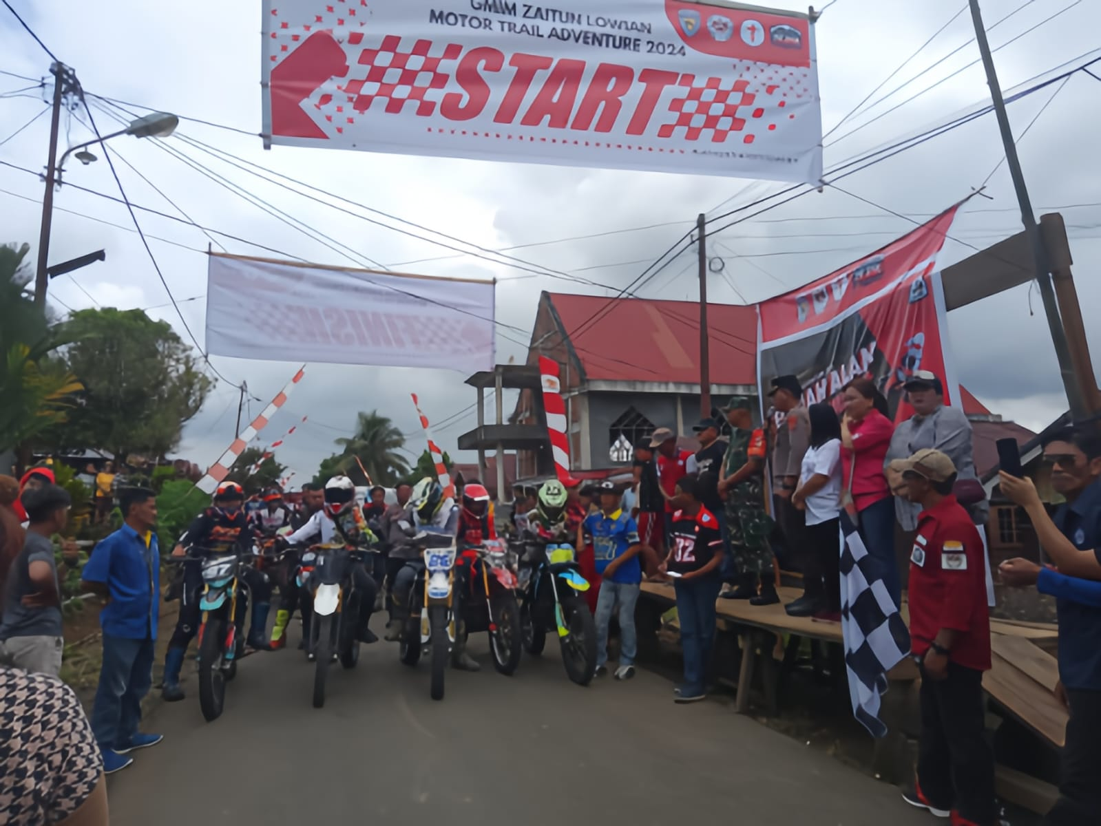 Seru-seruan Sambil Bangun Gedung Kanisa GMIM di Lowian, Trail Adventure P/KB GMIM Zailo Tarik Ratusan Peserta