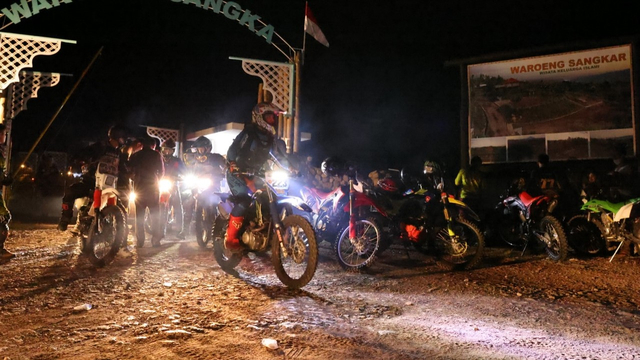 Ramadhan Night Trail di Gunung Kidul, Yogyakarta, untuk Baksos Pembangunan Masjid dan Sedekah ke Kaum Dhuafa