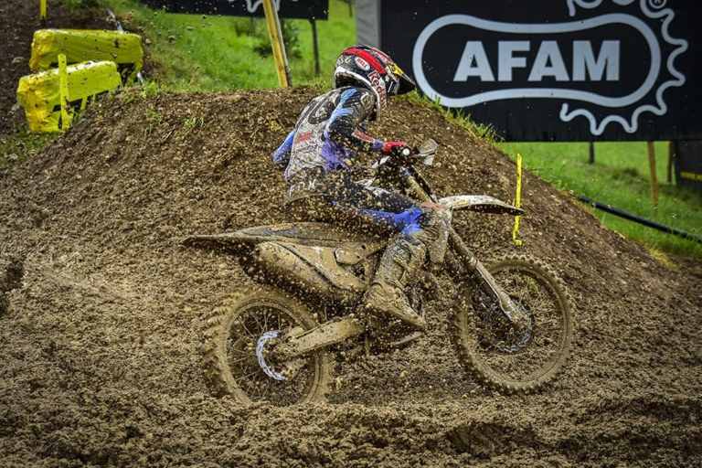 Di tengah Cuaca Buruk, Lucas Coenen Rebut Podium Babak Kualifikasi MX2 MXGP Prancis