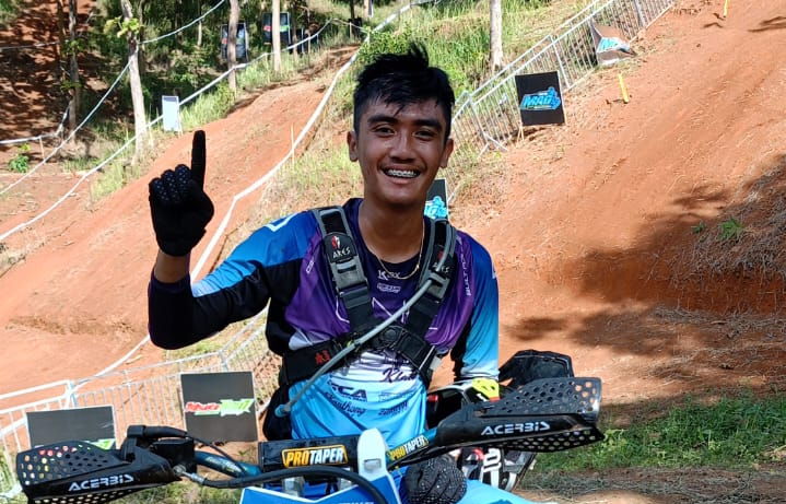 Pembalap Sleman Diko Pandaya Rebut Gelar Juara Lokal Hobby, Banyak Insiden Terjadi di Gundukan Batu