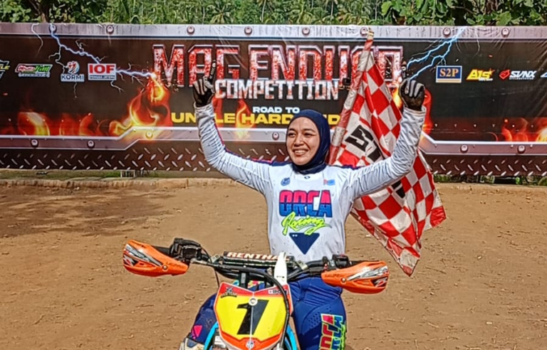 Pembalap Hudgraphix Bandung Agis Cantini Berhak Menyandang Gelar Srikandi Trail, Usai Juara di MAG Enduro Competition