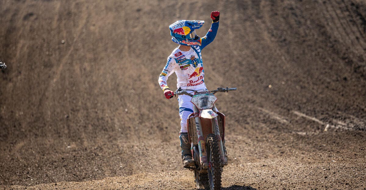 Jorge Prado Raih Kemenangan Sempurna di MXGP Galicia, Tim Gajser Terjatuh dan Kehilangan Plat Merah