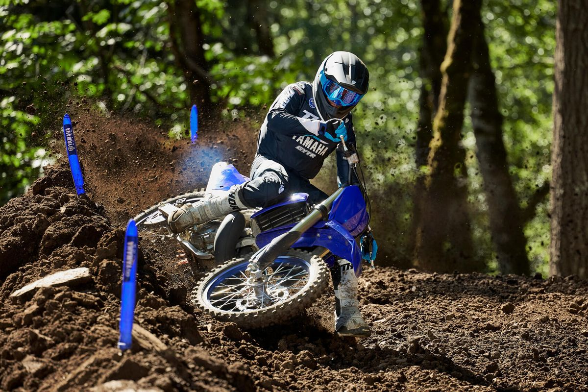 Kenapa Cara Menikung Motor Motocross Berbeda dengan Motor Biasa?