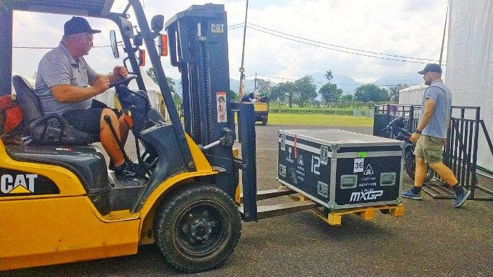 Logistik untuk Keperluan Balapan MXGP 2024 Seberat 40 Ton Telah Tiba di Sirkuit Selaparang Lombok