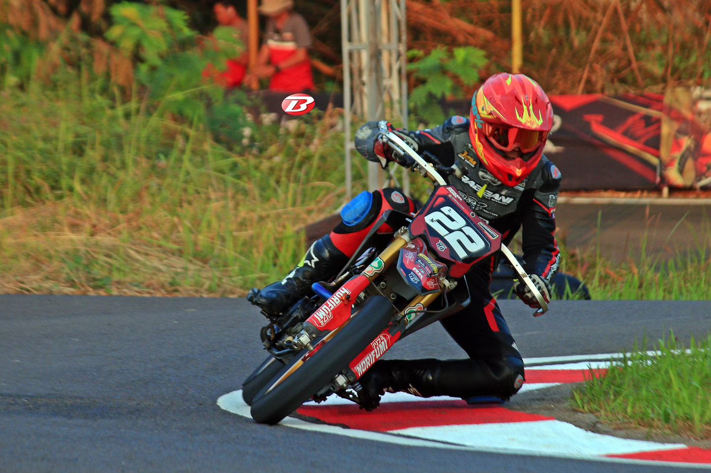 Benaya Farrel dan Tommy Salim Kuasai Superchallenge Supermoto Subang!