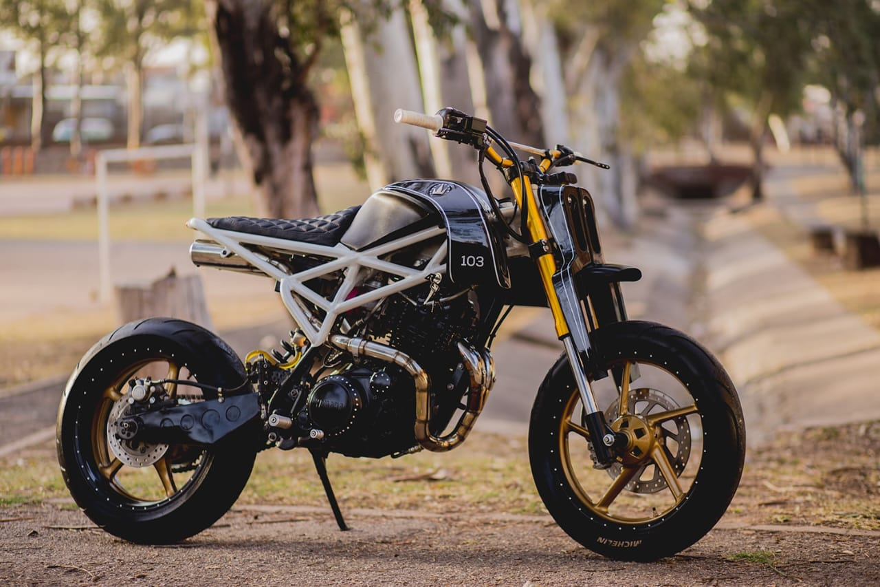 Evolusi Yamaha XT600 Jadi Motor Supermoto dengan Rangka Teralis Buatan Tangan