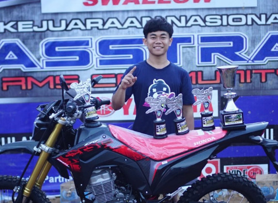 Sengitnya Persaingan di Sidrap, Jepri Bule Cetak Dominasi di Kejurnas Grasstrack Region V Putaran 3