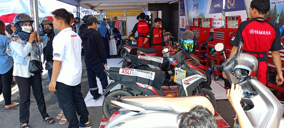 Tenda Service Gratis Motor Yamaha Diserbu Pengunjung, Oli Juga Digratiskan Lho!