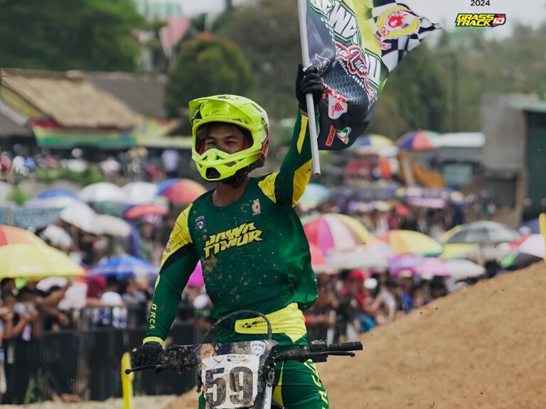 Dominasi Mutlak! M. Zidane Alnesa P. Bawa Jawa Timur Raih Emas Nomor Standar Perorangan Cabor Bermotor Grasstrack di PON Aceh-Sumut 2024