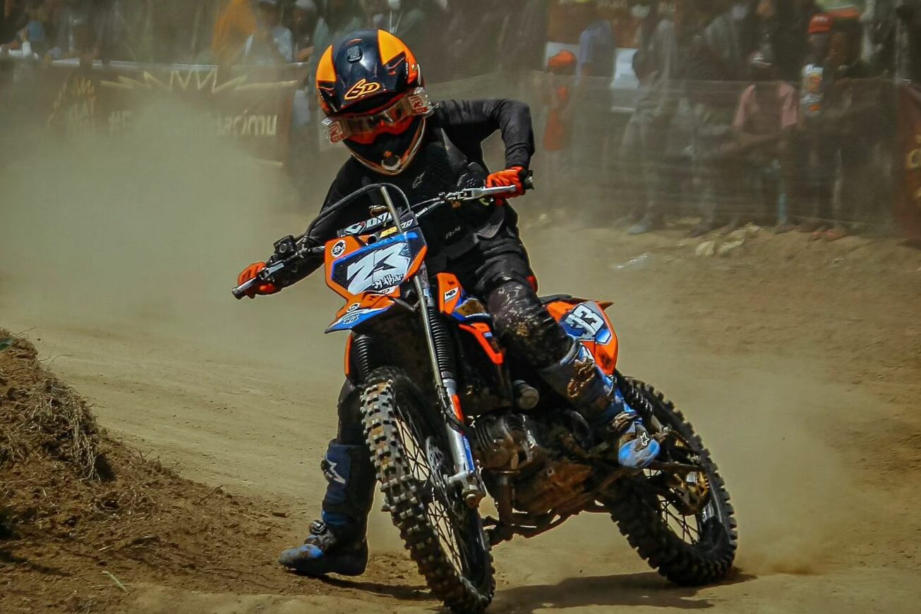 Sempurna!!! M. Athar Alghifari Sabet 3 Gelar Juara Umum di Baraya Open Grasstrack 2024