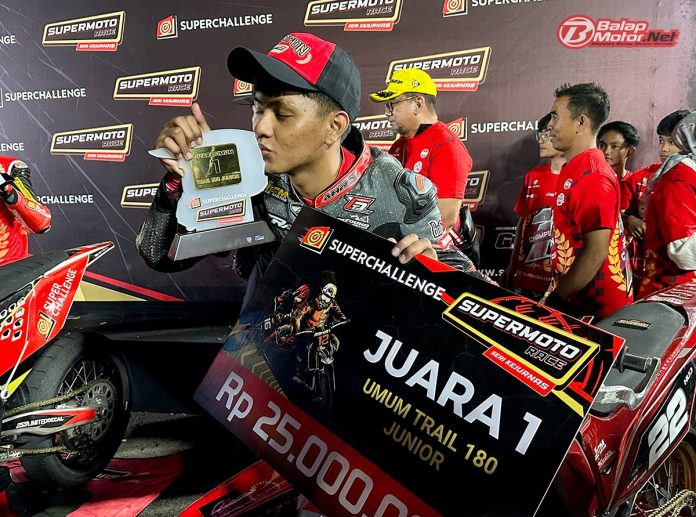 Dominasi Benaya Farrel Berbuah Gelar Juara Nasional Supermoto 2024 Kelas Trail 180 Junior