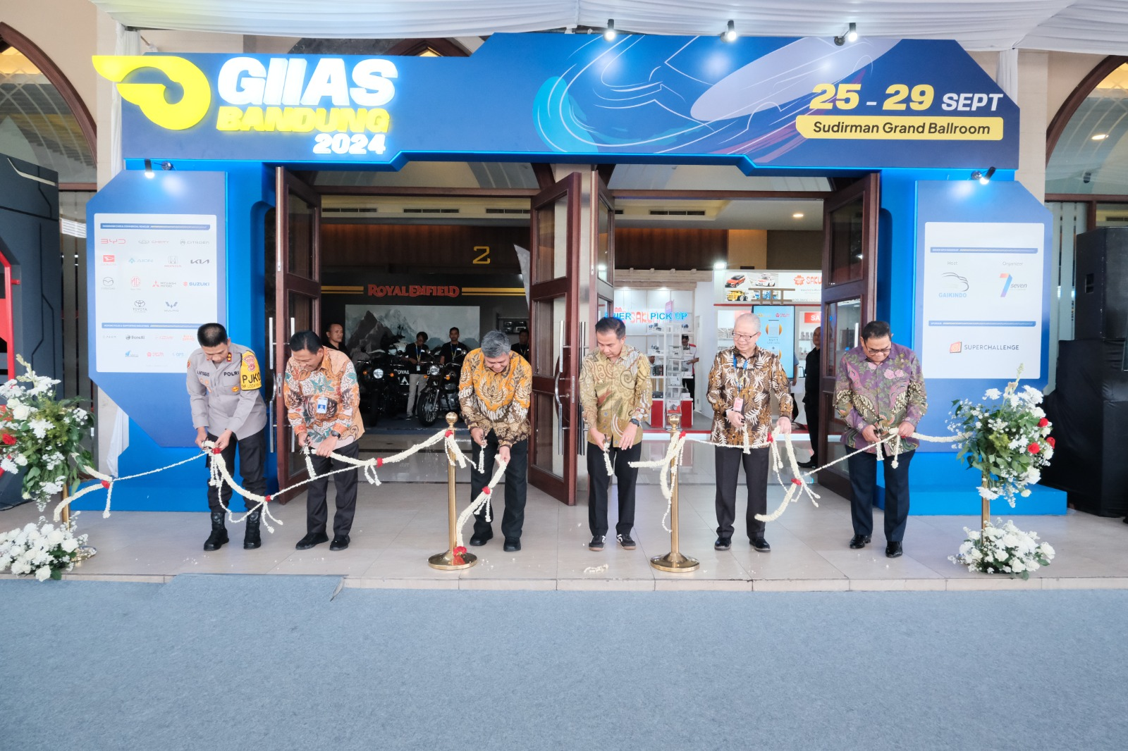 RESMI DIBUKA HARI INI, GIIAS BANDUNG 2024HADIRKAN TEKNOLOGI OTOMOTIF MASA DEPAN