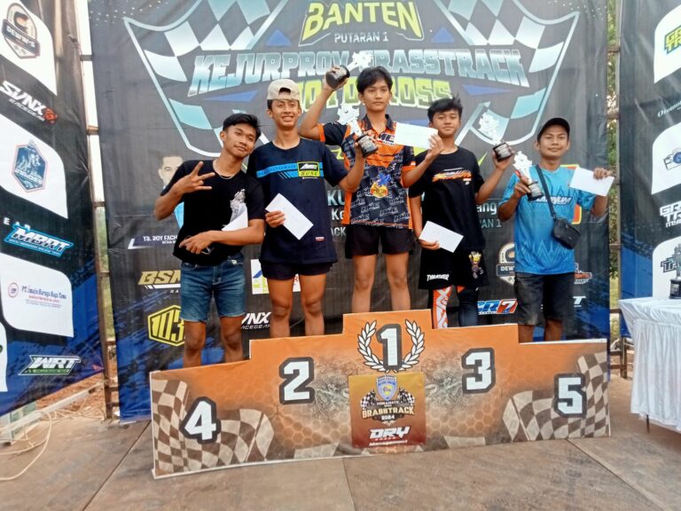 Ibrahim Khoirullah Sabet Podium 1 FFA Pemula Jabar-Banten di Kejurprov Grasstrack Motocross 2024 Banten Putaran 1