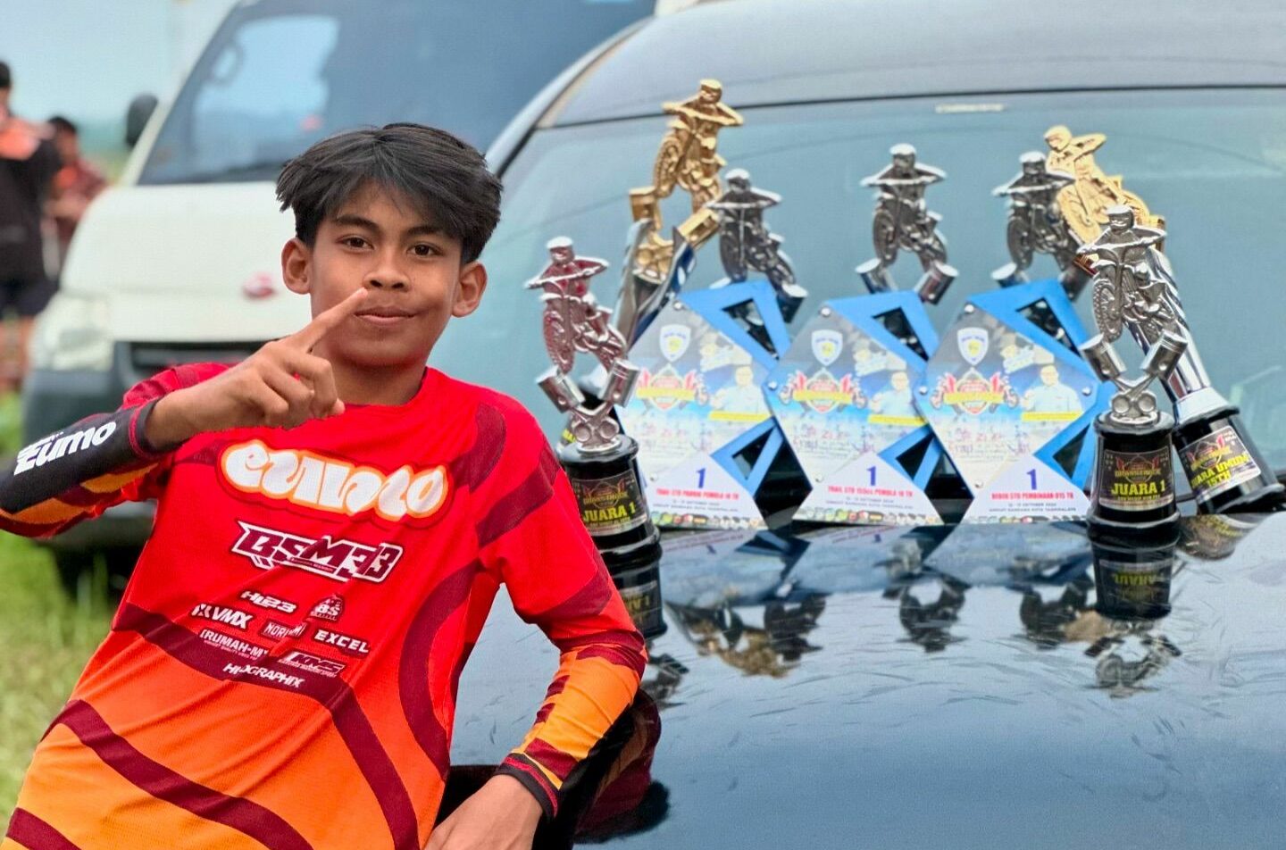 Si Bocah Ajaib M. Athar Ghifari Gemilang di Kejurda Grasstrack IMI Jabar Putaran Ketiga