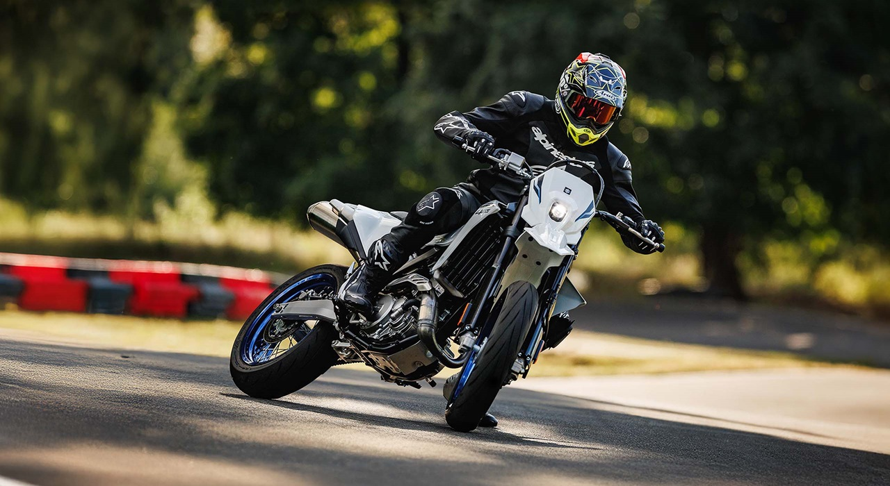 Suzuki Rilis Motor Supermoto Baru, Mesin Dijamin Kenceng Pas Banget Buat Braaapers yang Doyan Ngebut