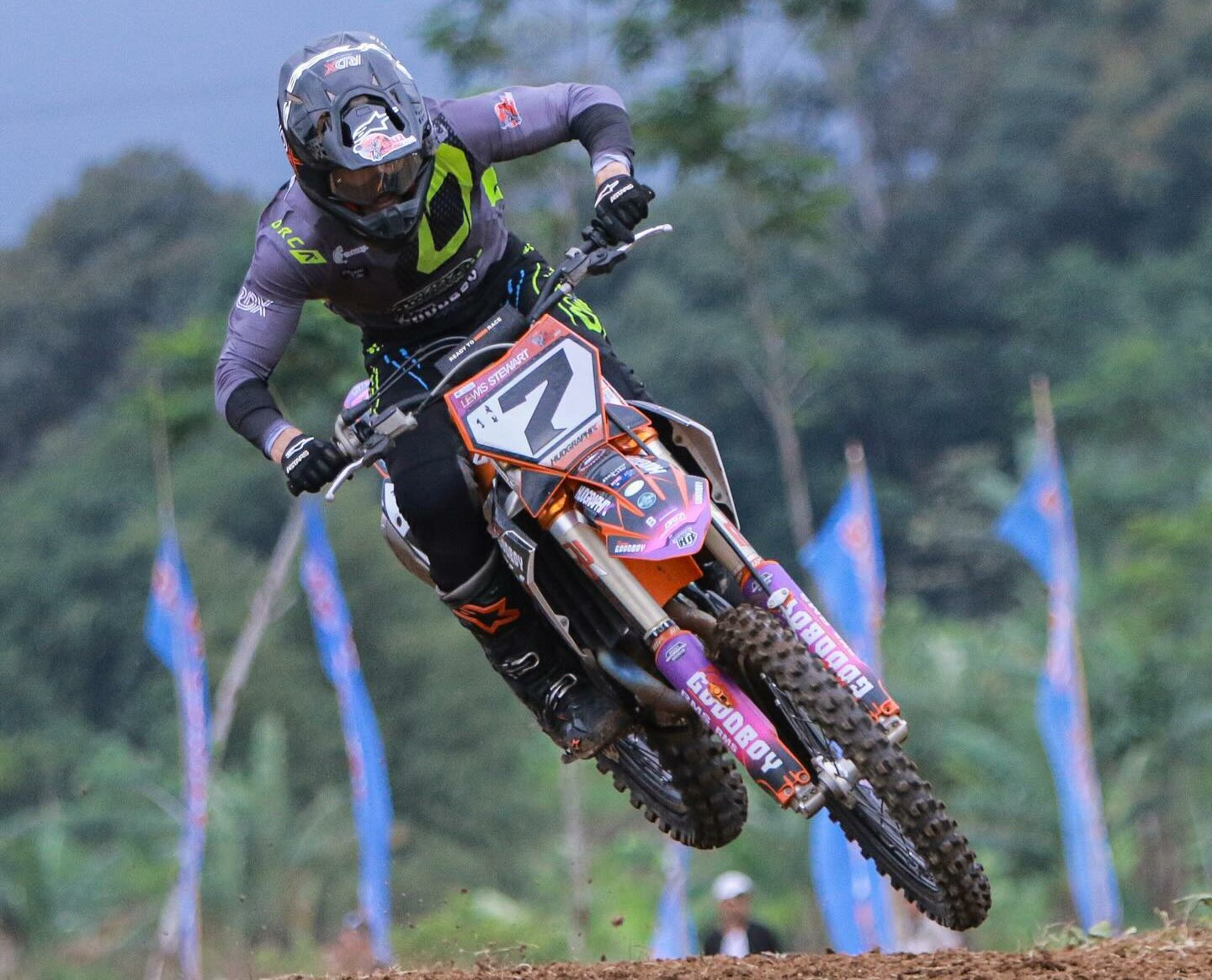 Lewis Stewart Juara Umum MX Open dan Lantian Raih Juara Umum GTX Open Cleosa Series 2024