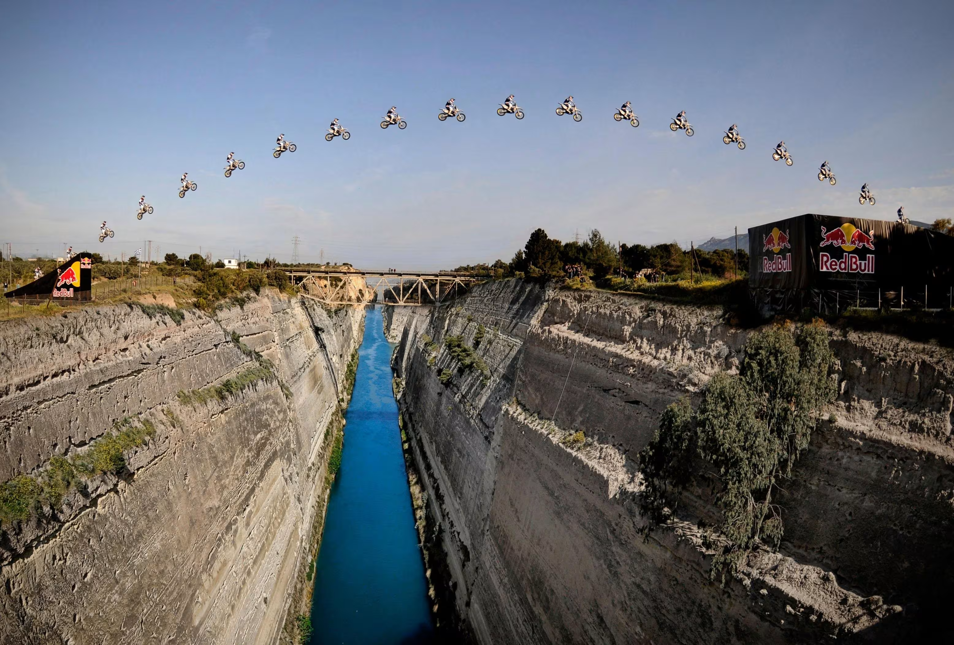 Kalahkan Gravitasi, Ini Rekor Jumping  Motocross Terjauh di Dunia