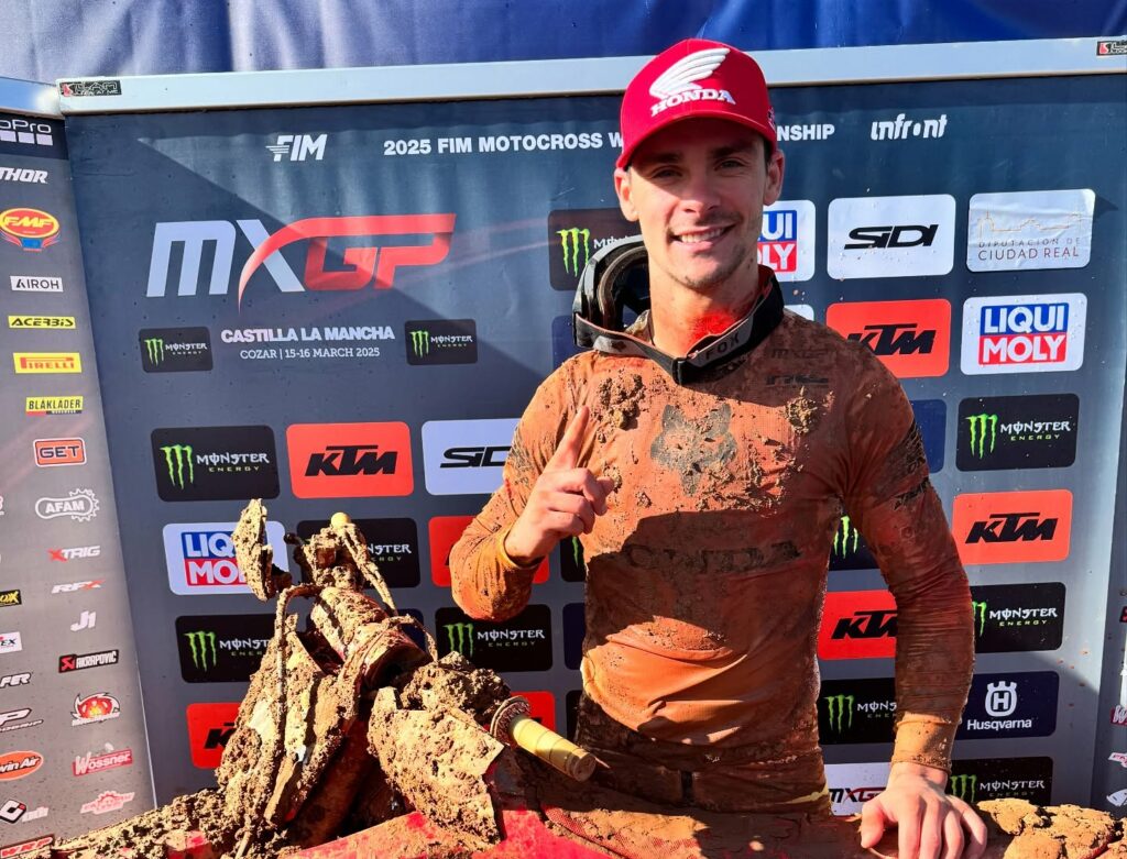 Tim Gajser Catat Kemenangan GP ke-50 di MXGP Spanyol yang Penuh Tantangan, Samai Rekor Joel Robert