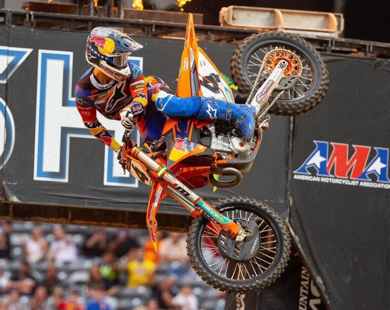 Misi Balas Dendam Webb Kandas, Sexton Kembali Unggul di AMA Supercross  East Rutherford