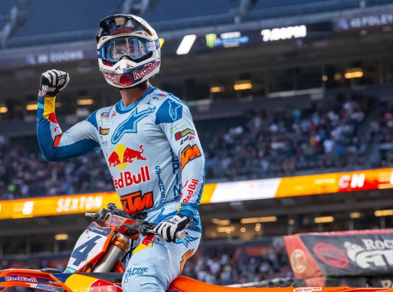 Chase Sexton Menang Telak di AMA Supercross Denver, Cooper Webb Tetap Unggul Menuju Final
