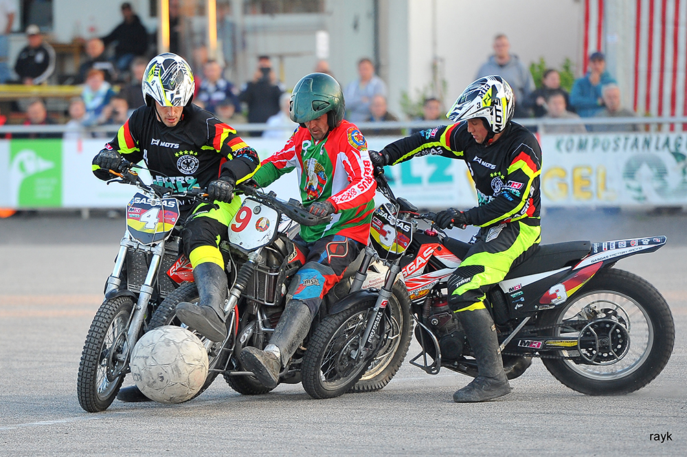 Gasak Bola sambil Naik Motor Trail? Yuk, Intip Serunya Olahraga Moto-Ball!