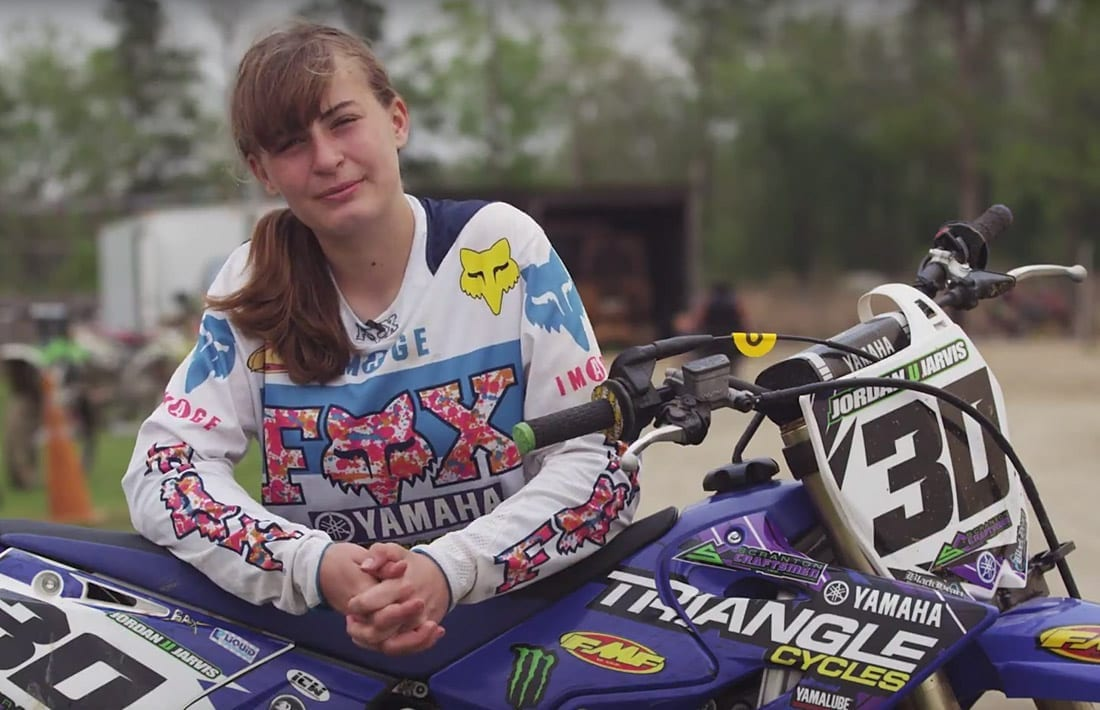 Buat Kaum Wanita yang Baru Tertarik Main Motor Trail, Ini 9 Tips Penting Sebelum Trabasan!