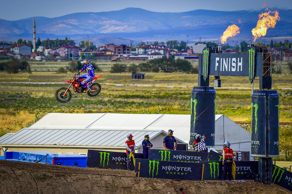 Herlings dan Längenfelder Menang di MXGP Türkiye 2025, Perebutan Gelar Makin Sengit