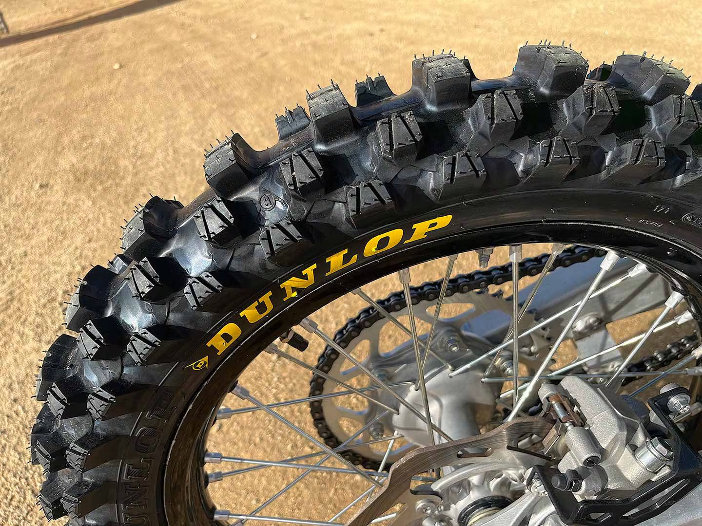 Jangan Boros! Begini Cara Membuat Ban Motor Trail Lebih Awet