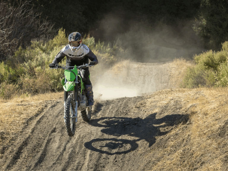 Kenapa Kawasaki KLX Bisa Jadi Motor Trail Paling Populer di Indonesia? Ini Sejarahnya
