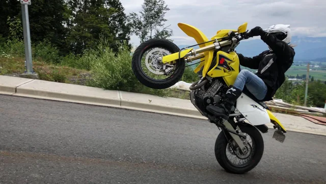Mau Pakai Supermoto untuk Harian? Pahami 5 Hal Penting Ini Dulu